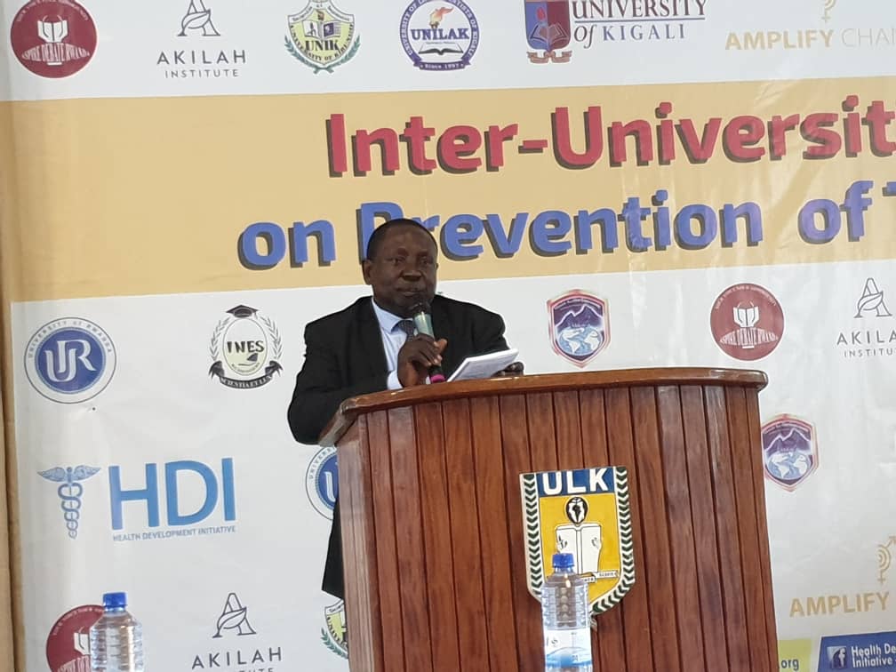 JackieLumbasi's tweet photo. DVC Academics #ULK Dr. Joseph Lubwama Ntege hopes by the end of #InterUniDebateRw participants will be able to understand the laws governing the use of contraceptives
#ReproductiveHealth https://t.co/RljCHwWSfI