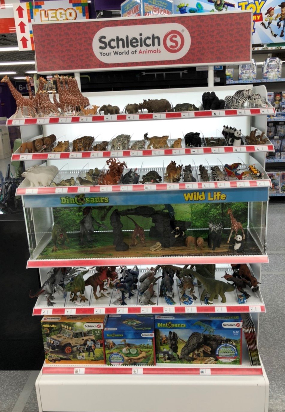 Schleich Japan K K No Twitter ヤマダ電機のおもちゃ売り場にシュライヒ登場 全国のおもちゃ取り扱いのあるヤマダ電機で シュライヒフィギュアを見つけてね 写真はlabi1日本総本店 池袋のシュライヒ売り場だよ ヤマダ電機 Labi1日本総本店池袋