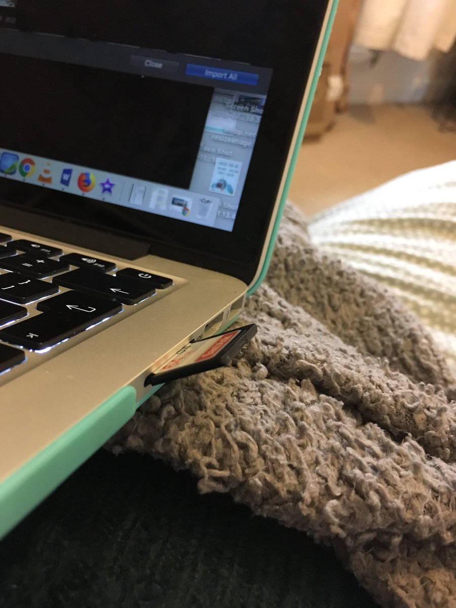 EmilyMyPastSelf's tweet photo. Nooooooooo! There goes more money buying a new memory card 😩 #lbloggers #blogginggals https://t.co/zyBiLecCKC