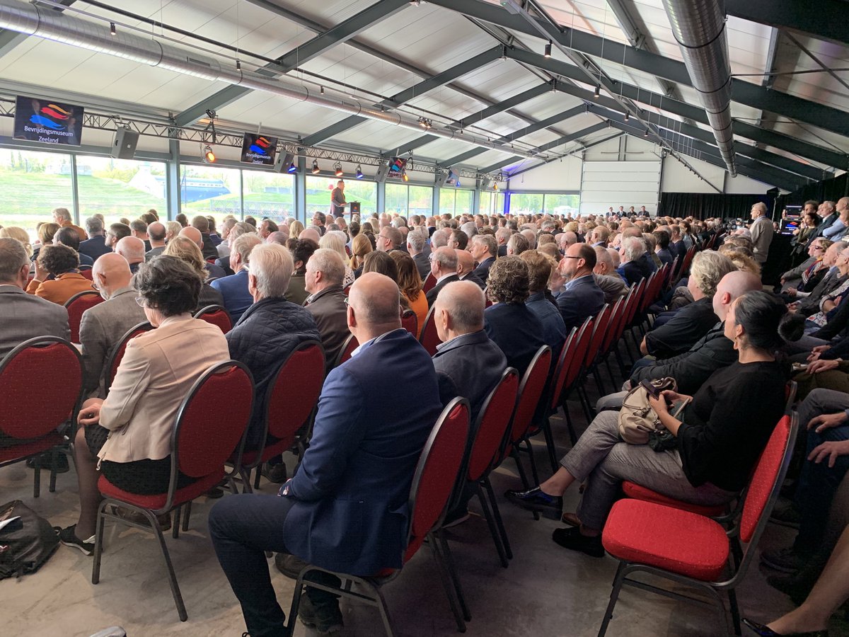 In afwachting van de opening van het ⁦<a href="/bmzeeland/">bevrijdingsmuseum</a>⁩. Wat een betrokkenheid bij de aanwezigen. Mooi voorbeeld uit de regiodeal Zeeland ⁦<a href="/MinOCW/">Ministerie van Onderwijs, Cultuur en Wetenschap</a>⁩