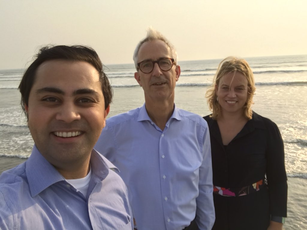 NLAmbPlomp's tweet photo. “Pakistan may sumander hai”,
I learned in Urdu class.
Great to see real #sumander today in #Karachi 🇵🇰 with 🇳🇱 KHI team https://t.co/B6kPJ6mYfM