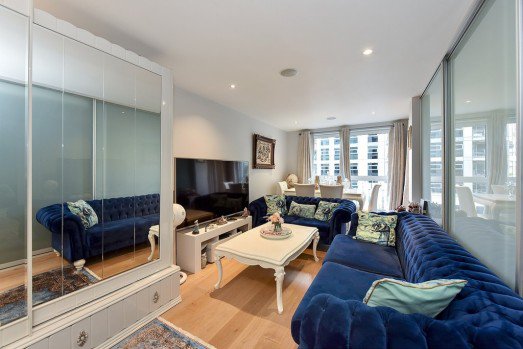 A stunning one bedroom apartment situated in a development set along the River Thames boasting a 24hr concierge, gym and landscaped communal gardens.

ow.ly/LXKQ50wTkUh 

#London #Thames #RiverThames #Apartment #RealEstate #Property