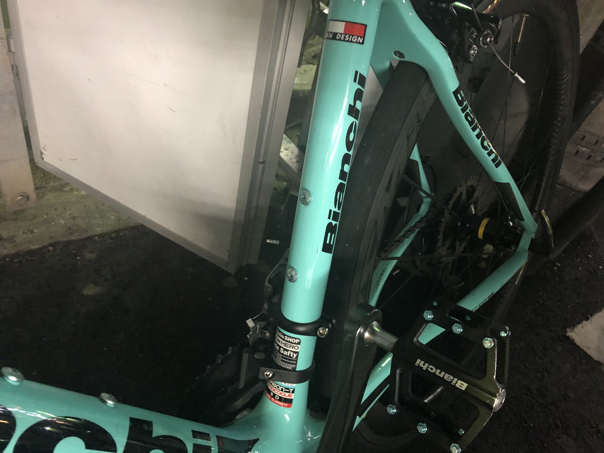 しゅうへい 大阪府堺市堺区の堺東駅海側のりそな銀行付近に乗り捨ててあるbianchiのロードバイクがあったんやけど盗難車じゃないよな しゅうへい 大阪府堺市堺区の堺東駅海側のりそな銀行付近に乗り捨ててあるbianchiのロードバイクがあったんやけど盗難車じゃないよな