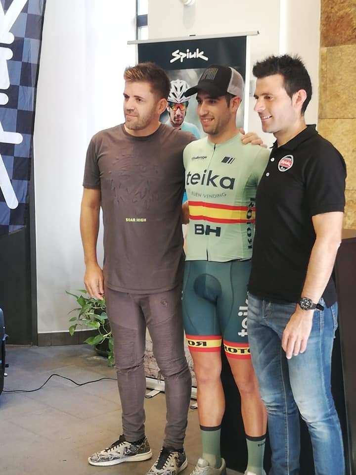 Historia del cx Español <a href="/ruizdelarrinaga/">Javier Ruiz de Larrinaga</a> <a href="/davidseco1/">david seco</a> cuantos títulos de campeón nacional hay en la foto??😍 <a href="/SPIUKSportline/">SPIUK</a>