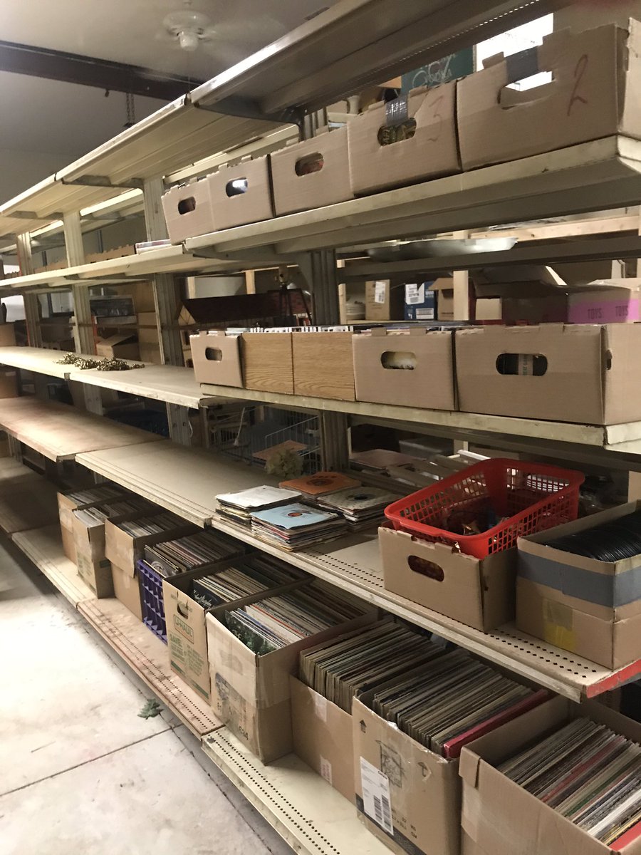 dollydolphin06's tweet photo. @SubjazzAuctions .......#viynl #collection #theresmore #records #wehaveeveryband #thousands #oldgeneration #newgeneration #ourcollectionsbiggerthanyours #thisisnotevenhalf #luckygirl #bestdadever #family #lovemyparents https://t.co/3coaLpoBZ8