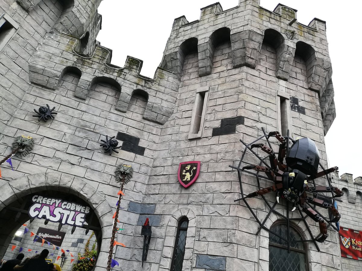 ThemeParkWW's tweet photo. Spiders have taken over at the Creepy Cobweb Castle! 🕷️ #LEGOLANDWindsor #DragonCoaster https://t.co/hit2RuImsI