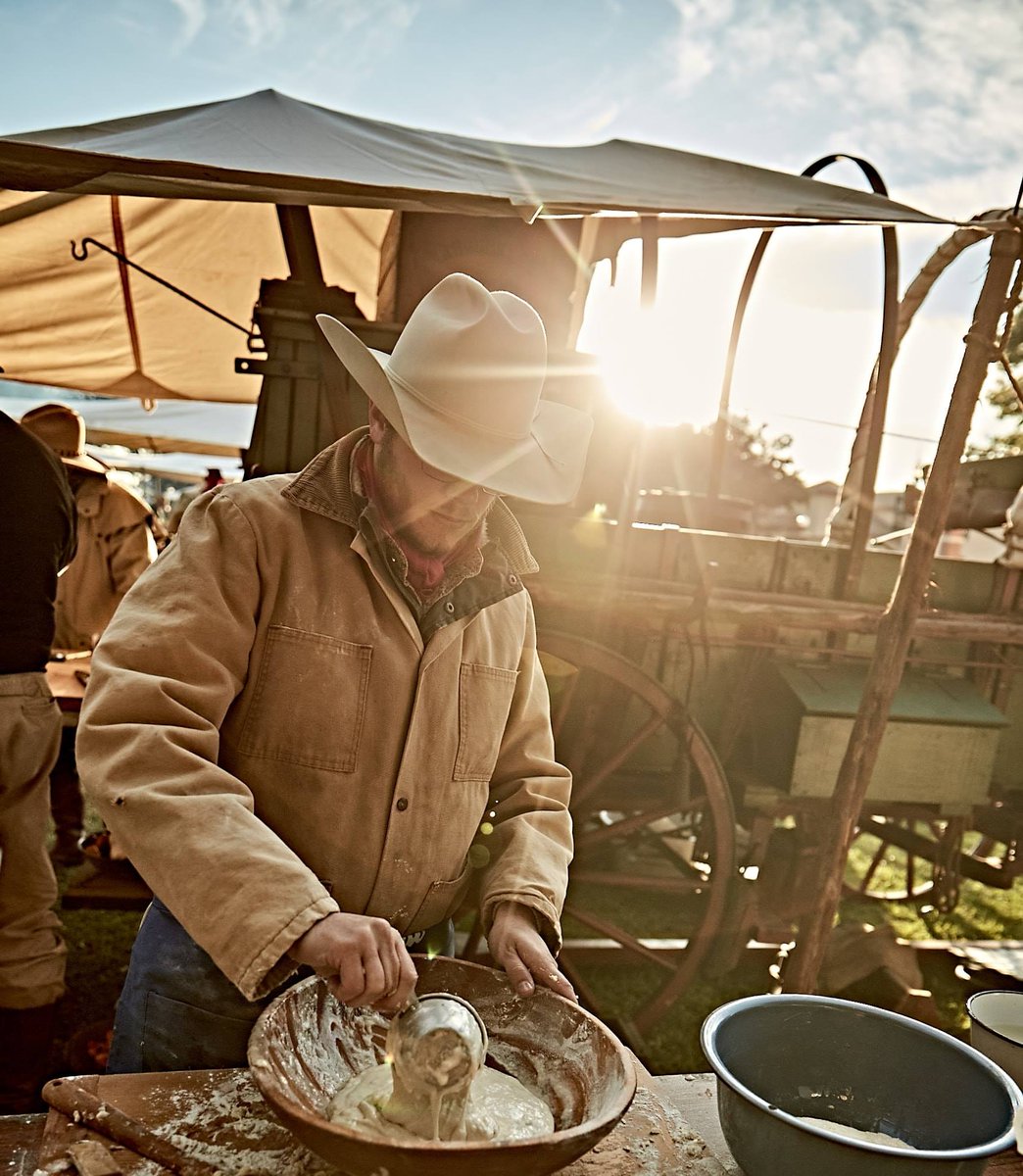 Today kicks off the 29th Annual Red Steagall Cowboy Gathering!
Cowboy music ✔️
Chuck wagon camp ✔️
Cowboy trapping and trade show ✔️
Swing Festival ✔️
...and SO much more! Check out the full schedule of events here >> ow.ly/n3E750wSjFP
#FortWorthStockyards