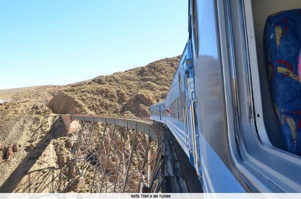 Notitur1's tweet photo. 🇦🇷 #SanAntonioDeLosCobres👉 El domador de llamas invita a un pintoresco paseo
👉https://t.co/dU4GXvBnEf 👈 
@PrensaSalta @SaltaTurismo @telefericosb
 @minturprensa  #BuenViernes #SaltaTurismo #TurismoArgentina #TurismoYOcio #TrenalasNubes #QhapaqÑan 
@PeriodismoUNLP https://t.co/DRukfDESfC