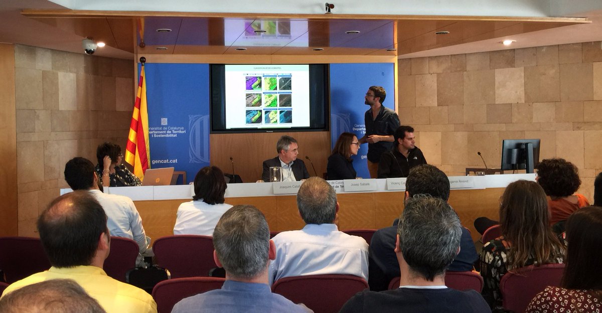 _toniramos_'s tweet photo. Interessant i molt engrescadora 4a Jornada de GeoCom a la seu de @territoricat sobre la influència de la incorporació de la tercera dimensió en la comprensió del territori.
Bona feina de la @MariaMerce_Mas i l'Àngels.
#GeoCom19 https://t.co/hJzJZhdVfS