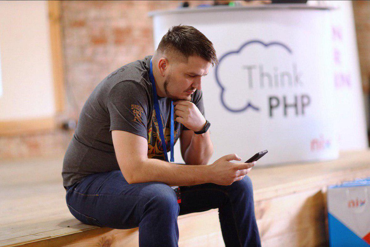 AntonShevchuk's tweet image. Когда завтыкал в Твиттер на открытии #ThinkPHP :)