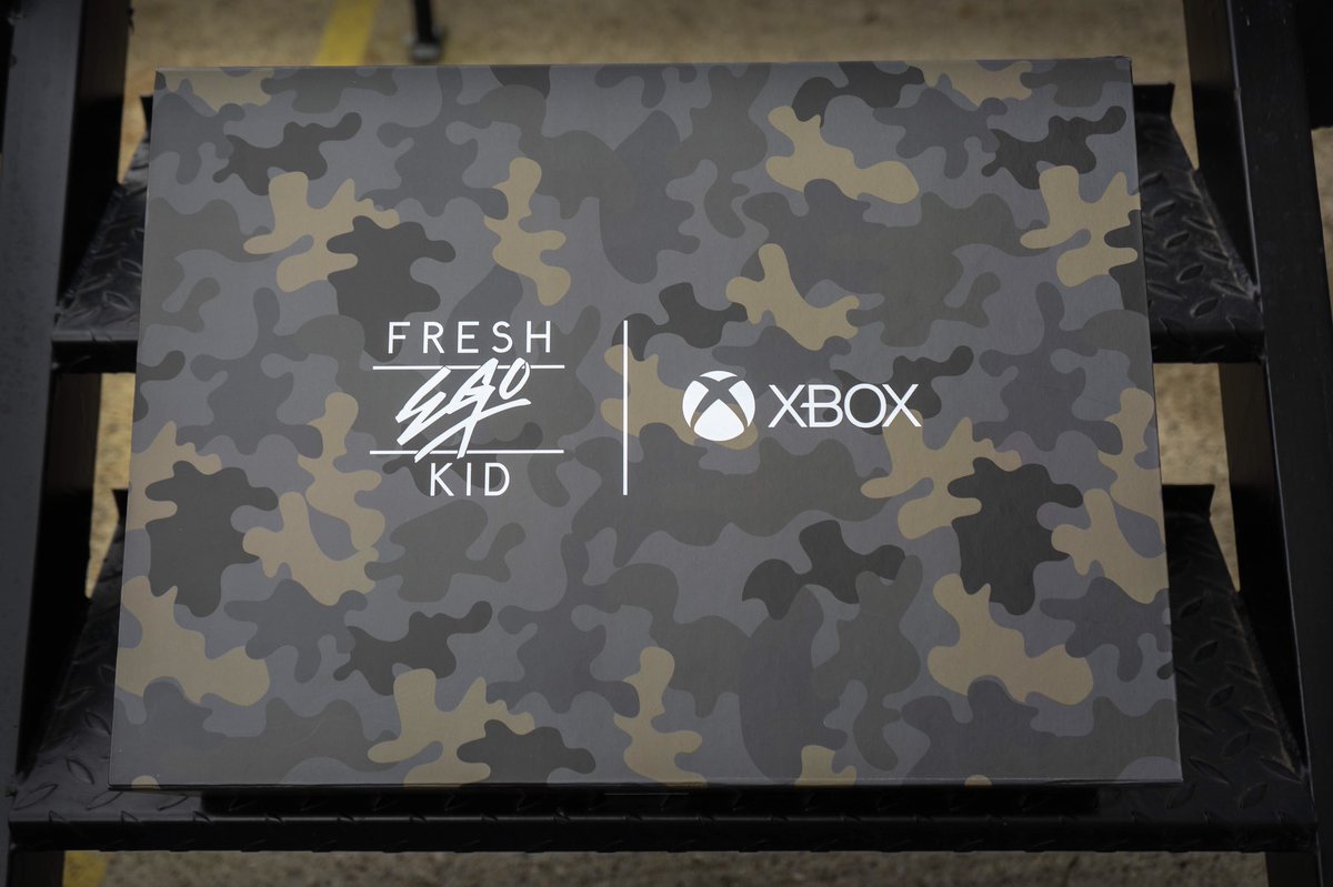 XboxDACH's tweet image. 🚨Gewinnspiel🚨  

Wir verlosen 1 x Fresh Ego Kid Kit bestehend aus 1x Night Ops Camo Controller, 1x @FRESHEGOKID Xbox Camo Hoodie und 1x #XboxFEK Camo T-Shirt.

So macht ihr mit: 

1.  @XboxDACH  folgen ✅  
2. Tweet liken + RT ❤️🔁  

TNB 👉 bit.ly/XboxDACH-TNB