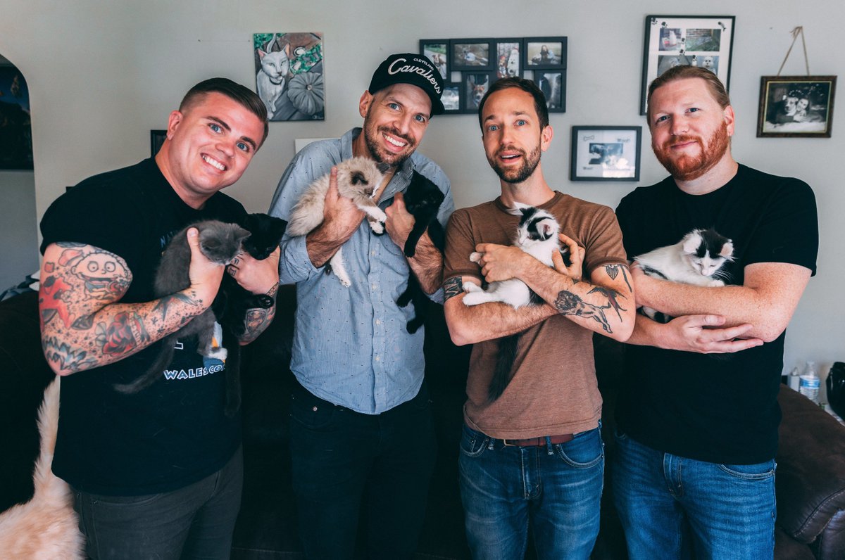 punchlion's tweet image. OUR COVER OF BECK'S LOSER IS OUT NOW (as well as our entire SONGS FROM '94 covers EP)

Please party to this. It's streaming literally everywhere.

Spotify: spoti.fi/2JlWLQR
Apple Music: apple.co/32WzpJH
YouTube: youtu.be/G9MmLtrwhEg