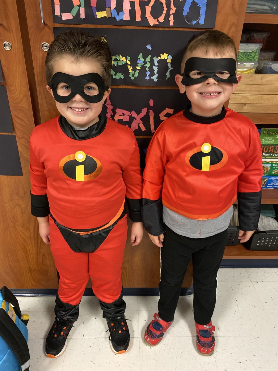 cathyycook's tweet photo. The Incredible Twins https://t.co/DbhA8SoDk3