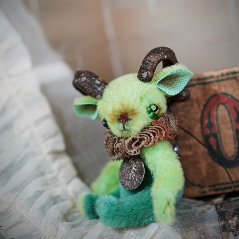 fliesfish's tweet photo. The artist we will bring to #paris #dollsrendezvous 👇

@talata_lado ✨

Available works include: #imdadoll outfits, #damonster doll size #MedicodellaPeste , etc.

More information will be updated soon 💖

#teddybear #dollrendezvous #ドール #ドール服　#球体関節人形　#人形 #poupée https://t.co/GElyy5lLFZ