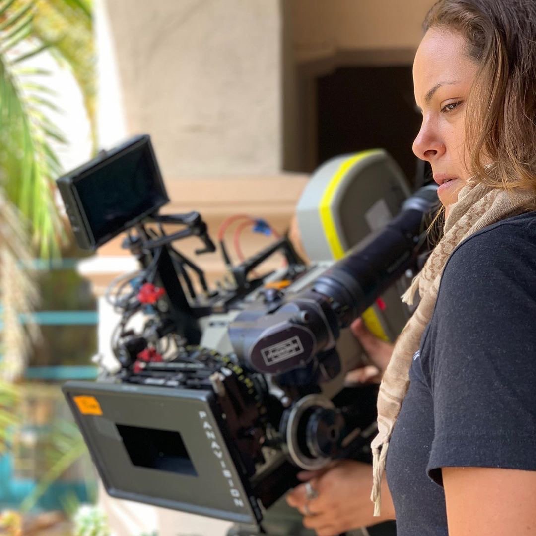 Panavision's tweet image. #Repost • @judeabadi Focus 🎥 #cameraassistant #firstassistantcamera #firstac #cameraporn #femalefirstac #womeninfilm #panavision #panaflexmillennium #35mm #panavisionsuperspeed #focus #filmlife #filmisnotdead #oldschool #setlife #cameracrew #filmnoir #super35mm
