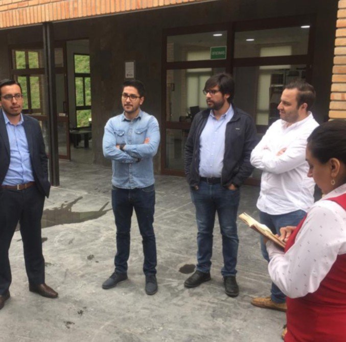CFN_ECUADOR's tweet photo. ¡Ecuador🇪🇨 no se detiene! Las paralizaciones afectaron las operaciones de transportación y venta de #INDULOJA. Gracias a los mecanismos de apoyo de la CFN, esta empresa de #Loja continuará colocando sus productos en mercados nacionales e internacionales.
#DecididosACrecer https://t.co/e3uQZ4B6n6