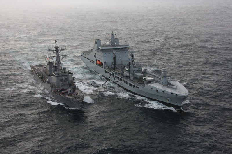 RFA Tidesurge replenishes US Navy destroyer shephardmedia.com/news/imps-news…
