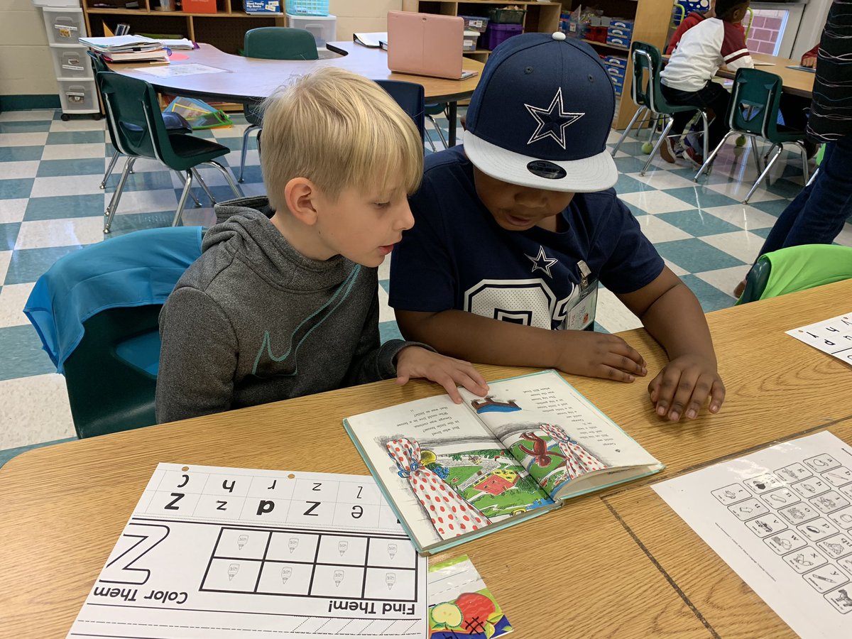 GwenPolitis's tweet photo. Rockin’ Reading Time!!! Our class is buddy reading with kindergarten friends from Mrs. Watkins’ class. New friendships and great books! #RRESOnward #LeadWithLiteracy #RoadrunnersRead #TeachCabCo https://t.co/TJg0NTLezd