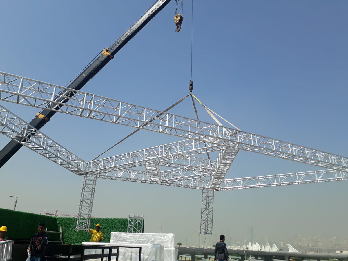 TrussAluFactory's tweet image. Another snapshot from build up in Dubai - day two. Take a look at the pics showing placement of the structure in place. Once again TAF truss was flying. Structure one is done and more is coming...

#TrussAluminiumFactory #TAFtruss #trusssystem #aluminiumtrusses #BehindTheScenes