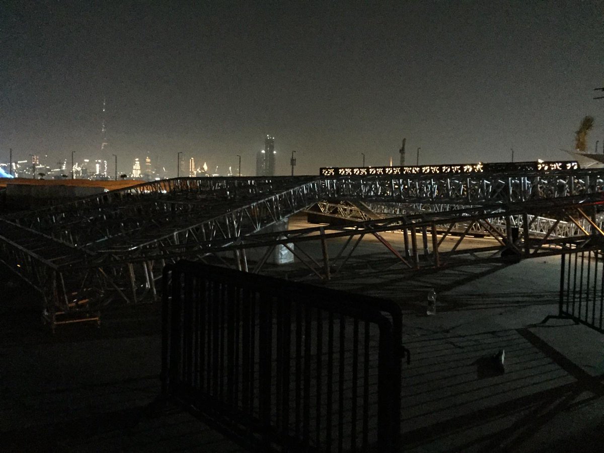 TrussAluFactory's tweet image. Another snapshot from build up in Dubai - day two. Take a look at the pics showing placement of the structure in place. Once again TAF truss was flying. Structure one is done and more is coming...

#TrussAluminiumFactory #TAFtruss #trusssystem #aluminiumtrusses #BehindTheScenes