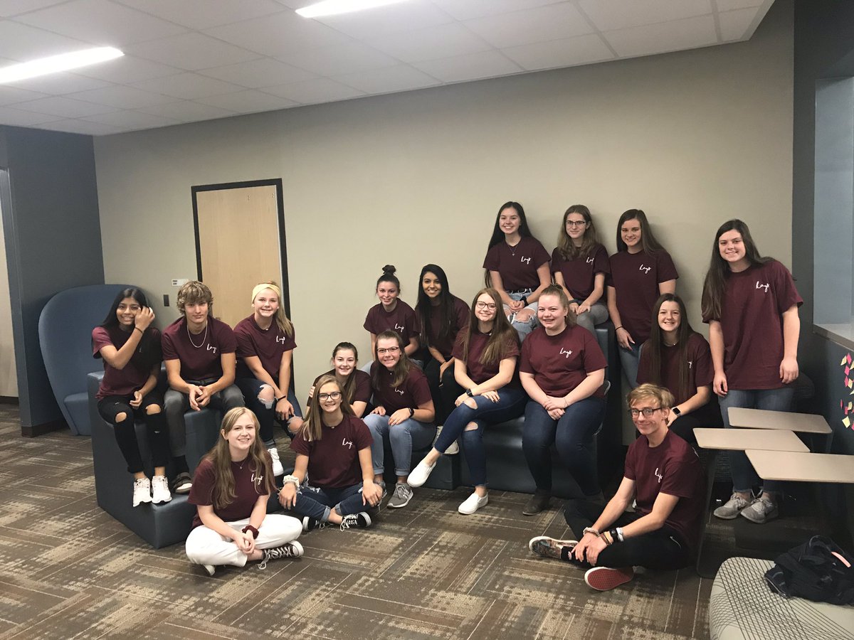 <a href="/KaysLHS/">Lansing KAYS</a> looking good in their new shirts. ❤️🖤🦁🐾 #ProudOfThePride
