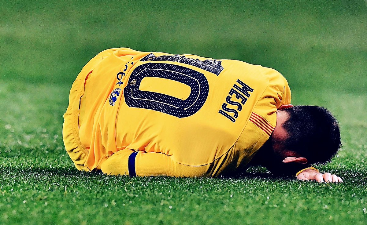 WeAreMessi's tweet photo. What do you feel when you see Leo down in a match? https://t.co/YaLl4E20Ya