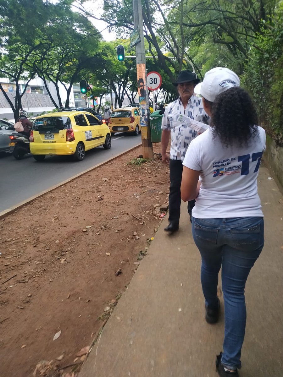 CarlosARiosP's tweet photo. Seguimos en la calle con profundo compromiso, con profundo amor por Medellín y con profundo respeto por la democracia.
Llegaremos al Concejo para trabajar en tres ejes claves:
✅ Seguridad
✅ Familia
✅ Confianza Ciudadana
#VotaCD17 https://t.co/P1HhWnP75h