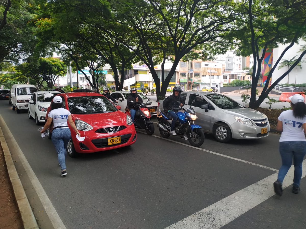 CarlosARiosP's tweet photo. Seguimos en la calle con profundo compromiso, con profundo amor por Medellín y con profundo respeto por la democracia.
Llegaremos al Concejo para trabajar en tres ejes claves:
✅ Seguridad
✅ Familia
✅ Confianza Ciudadana
#VotaCD17 https://t.co/P1HhWnP75h
