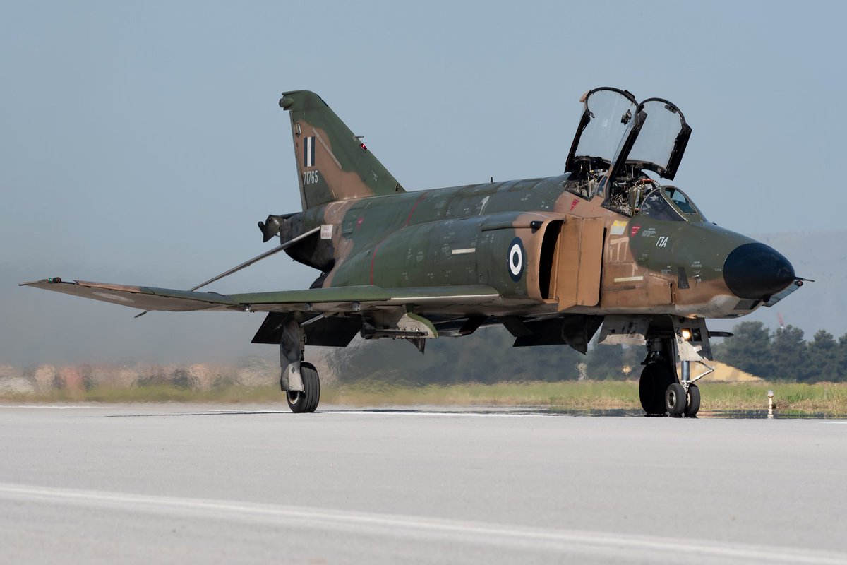 AeroResource's tweet photo. Seeing as it's #PhantomPhriday, would be rude to partake! 
#PhantomFriday #F4Friday https://t.co/bEnB1lMMAq