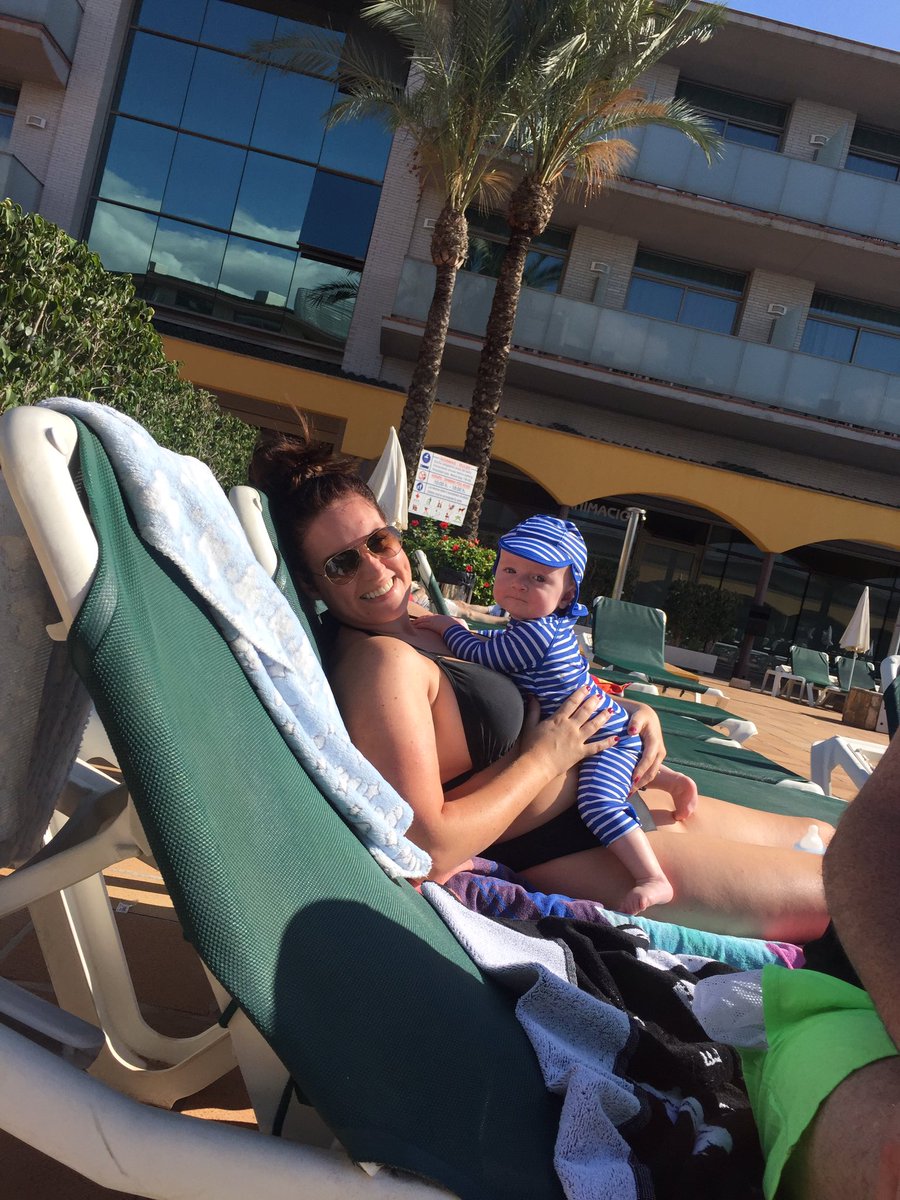 ann160166's tweet photo. Baby’s first hol 🤗😊🥰 https://t.co/YwZBn6ADn0