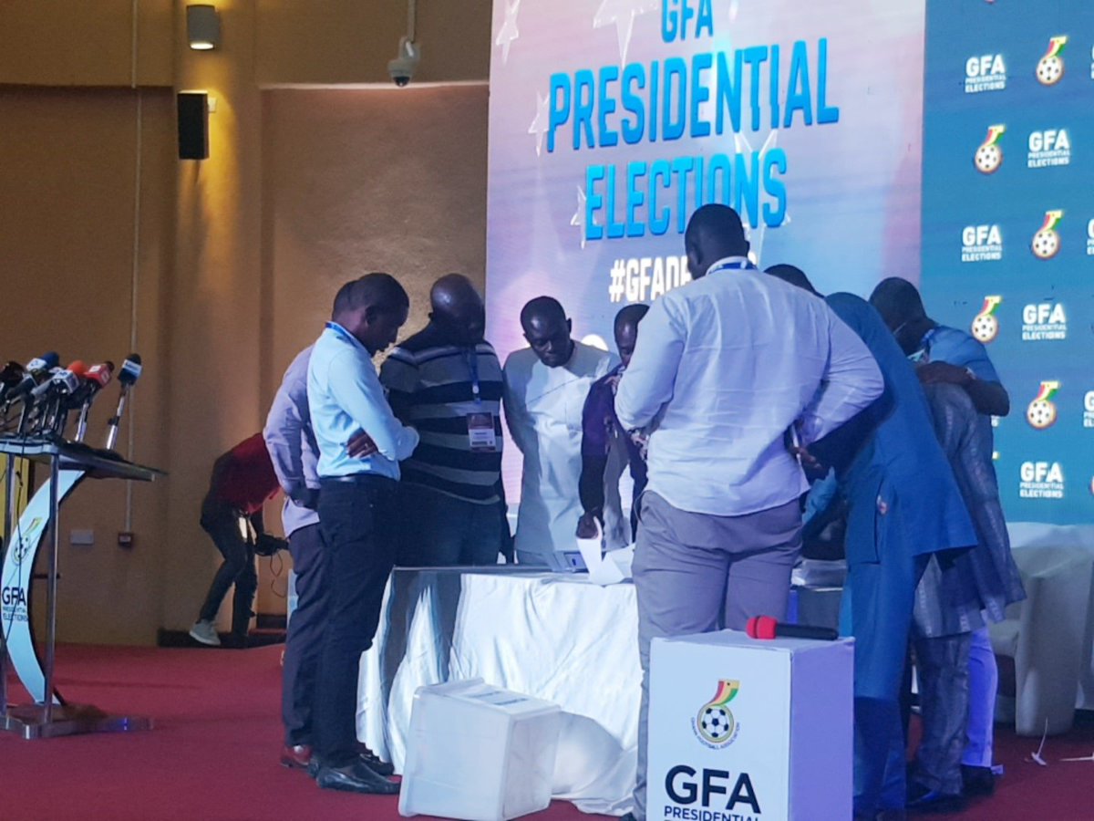 SaddickAdams's tweet photo. NEW GFA Prrsident soon

Vote counting has started. The tension inside the auditorium can cook beans I'm 10 minutes. #GFADecides2019 https://t.co/KAg3TwHfsX