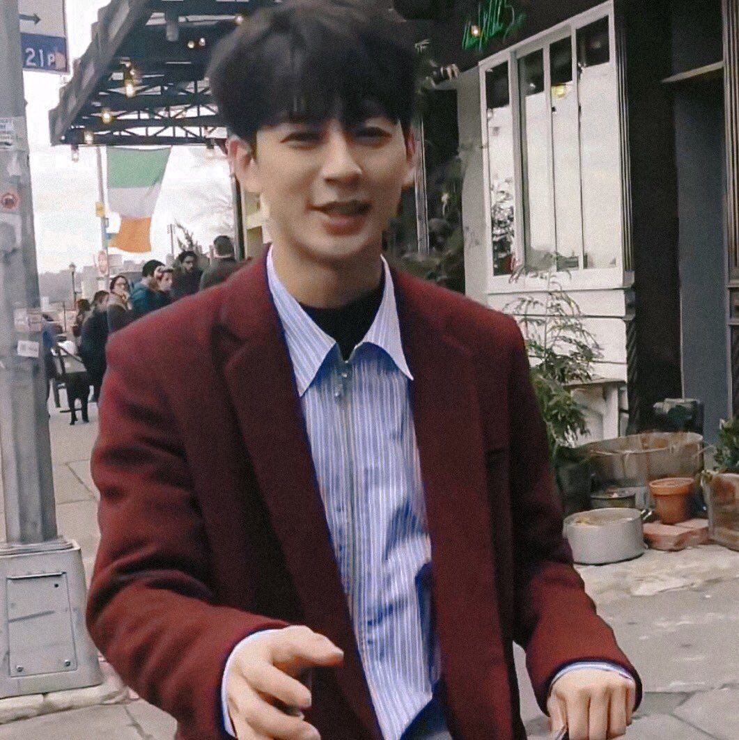 JH3106k's tweet photo. 📸
.
#iKON #YUNHYEONG #송윤형 https://t.co/ZBbESC7q9v