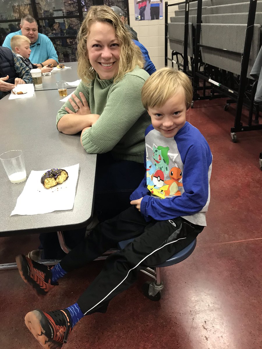 OndePerpsFdn's tweet photo. #telationshipsmatter #fivehawks Donuts with Grown ups in full swing! Thanks DOGS for a great start to the morning! https://t.co/fBUmksVSEV