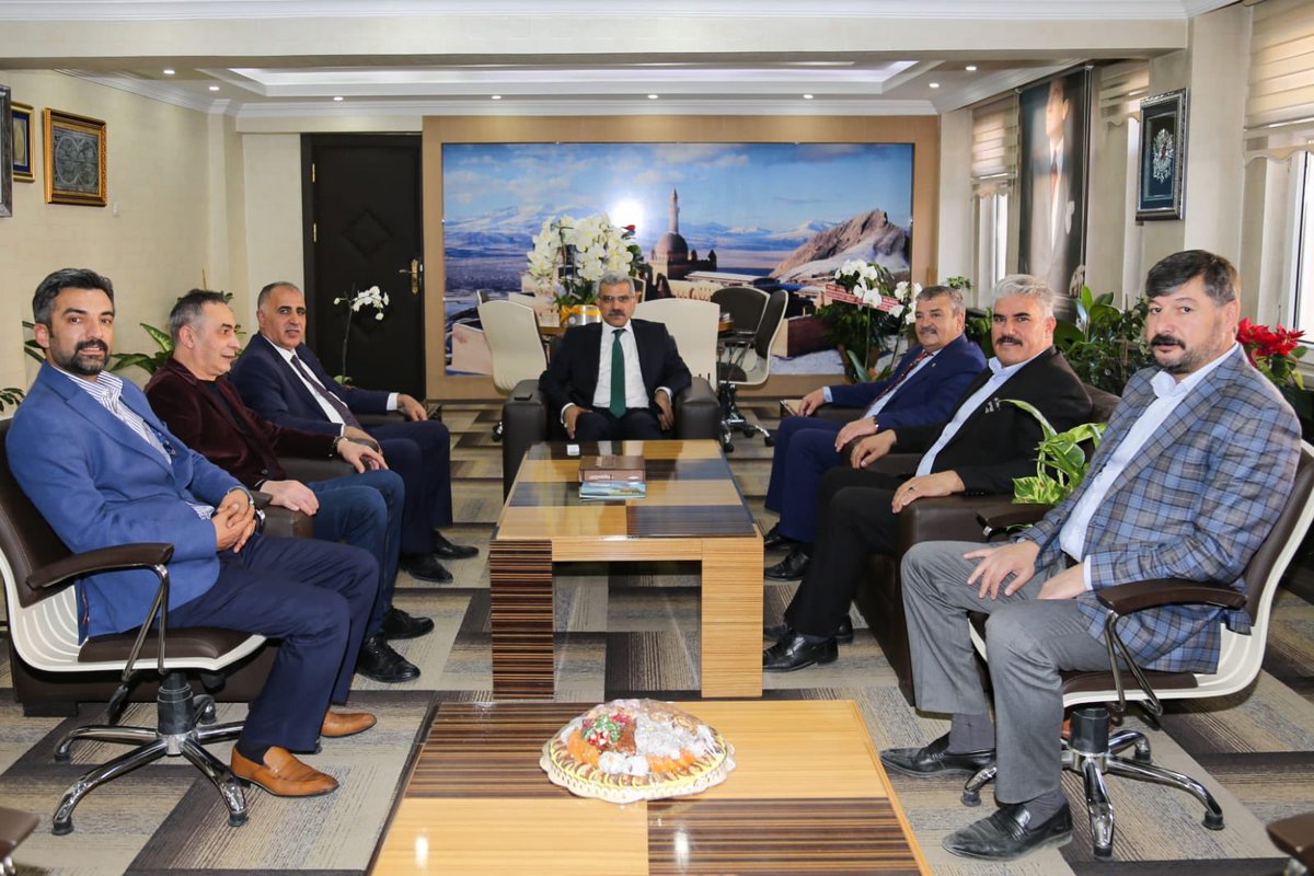 ATSO Başkanı Saim Alpaslan,ATSO Meclis Başkanı Vasfi Yılmaz ve beraberindekiler, İl Emniyet Müdürümüz Sayın Nihat Özen’i makamında ziyaret ettiler.