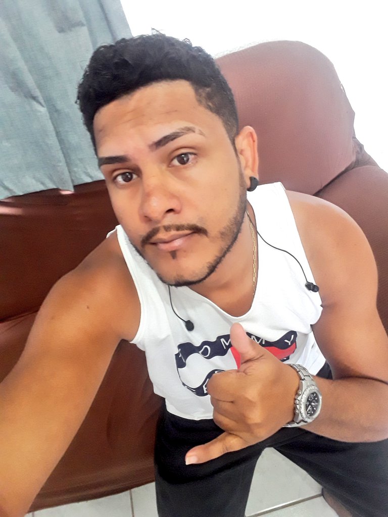 raphaelfagner's tweet image. O que é a alegria senão uma forma de fazer o coração bater livremente!🍃🍂