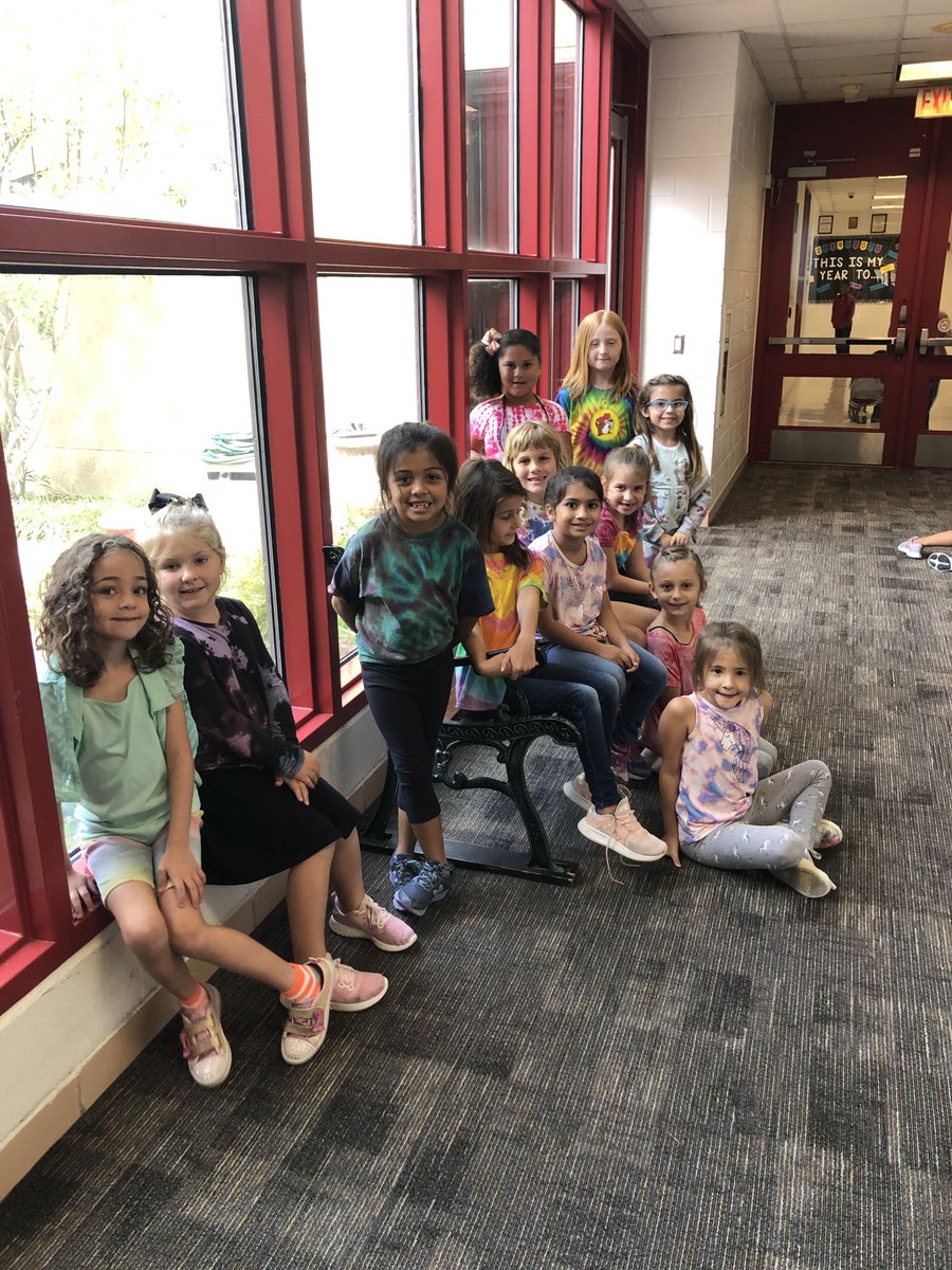 Red Ribbon week - peace out - say No to drugs ⁦<a href="/HumbleISD_PFE/">Pine Forest Elem</a>⁩