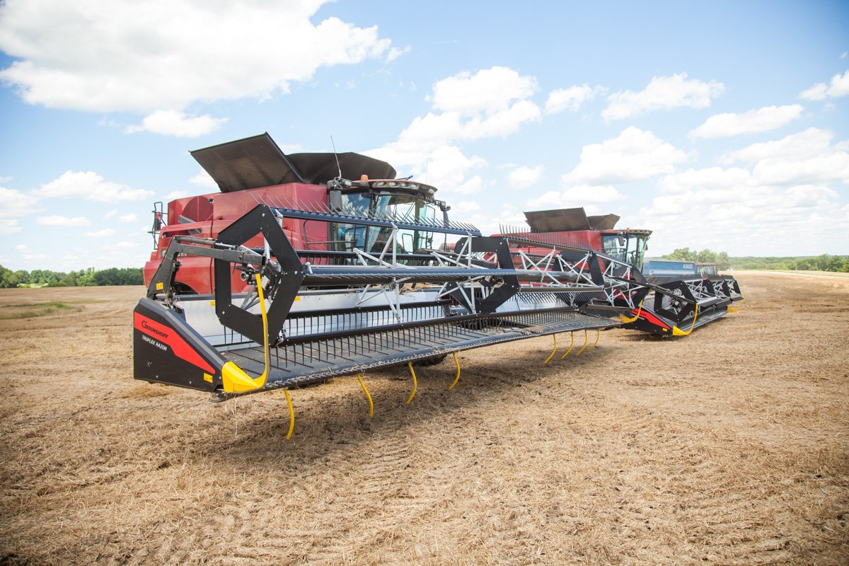 Geringhoff's tweet image. The #TruFlexRazor is another example of Geringhoff’s industry-leading #harvest head #technology. Designed to harvest small grains including #soybeans, #wheat and #canola, its benefits include a custom designed segmented reel, flexibility over field contours &amp;amp; improved #efficiency