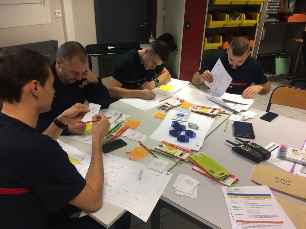 sdis67's tweet photo. [FORMATION]
Pour finir la 1re semaine d’immersion #FILT97, intégration à 1 journée de FMPA CDG pour les 4 stagiaires @ENSOSP : ateliers pédagogiques sur CRM et chaîne médicale, exercice GOC sur table et enfin mise en situation PCC.
#SDIS12 #SDIS19 #SDIS54 #SDIS56 https://t.co/xCo1HVW0ah