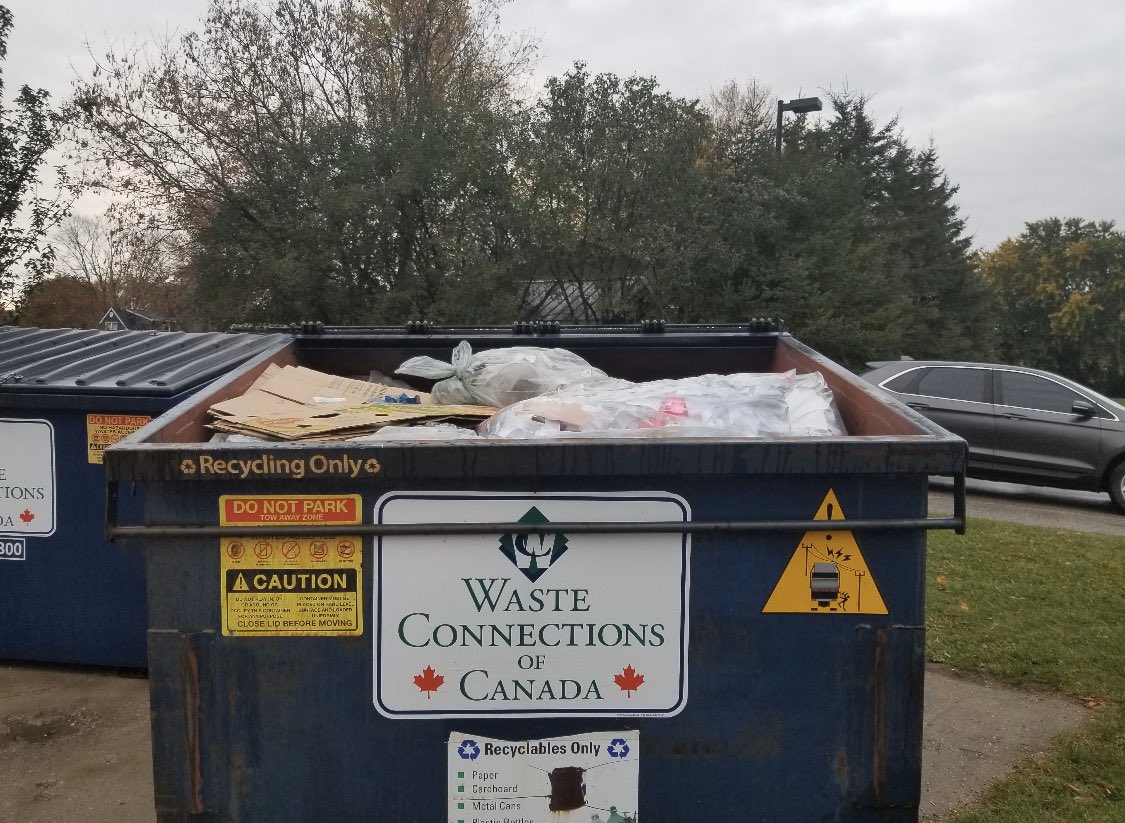 A weeks worth of recycling versus a weeks worth of garbage! Our Eco Team is doing a great job of diverting waste! #ecoteam #recycling #wastewarriors @OrchardParkPS @SCDSB_Schools