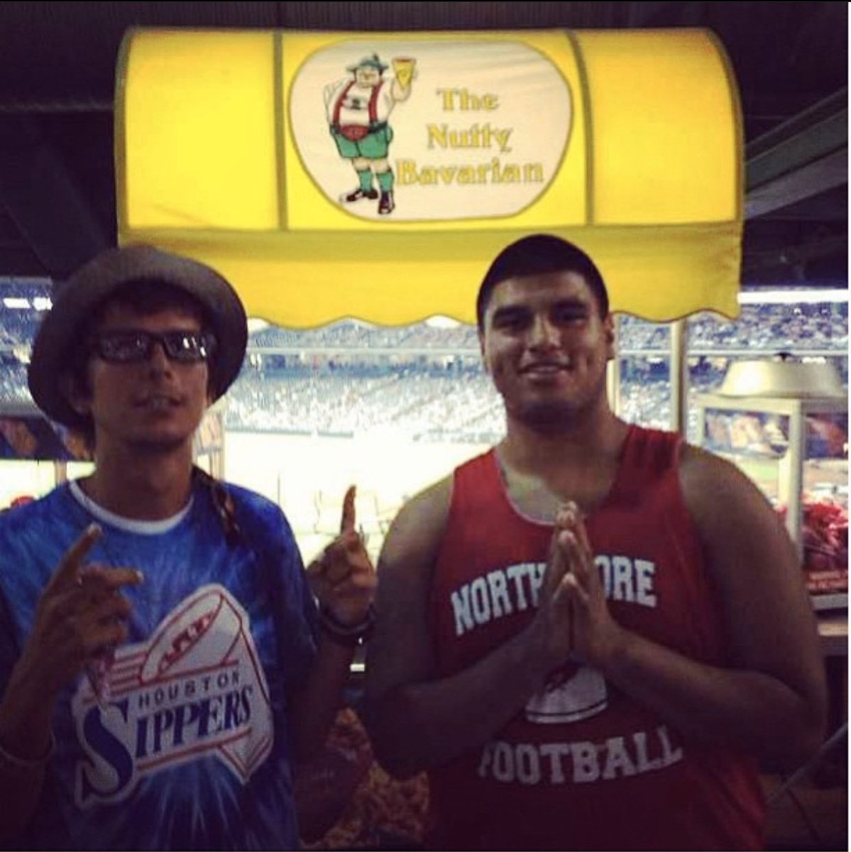 Queso_Peso's tweet photo. Happy birthday my dude @kikegiraffe #kids #bubblegum #fgtp https://t.co/8X3zicTyHS
