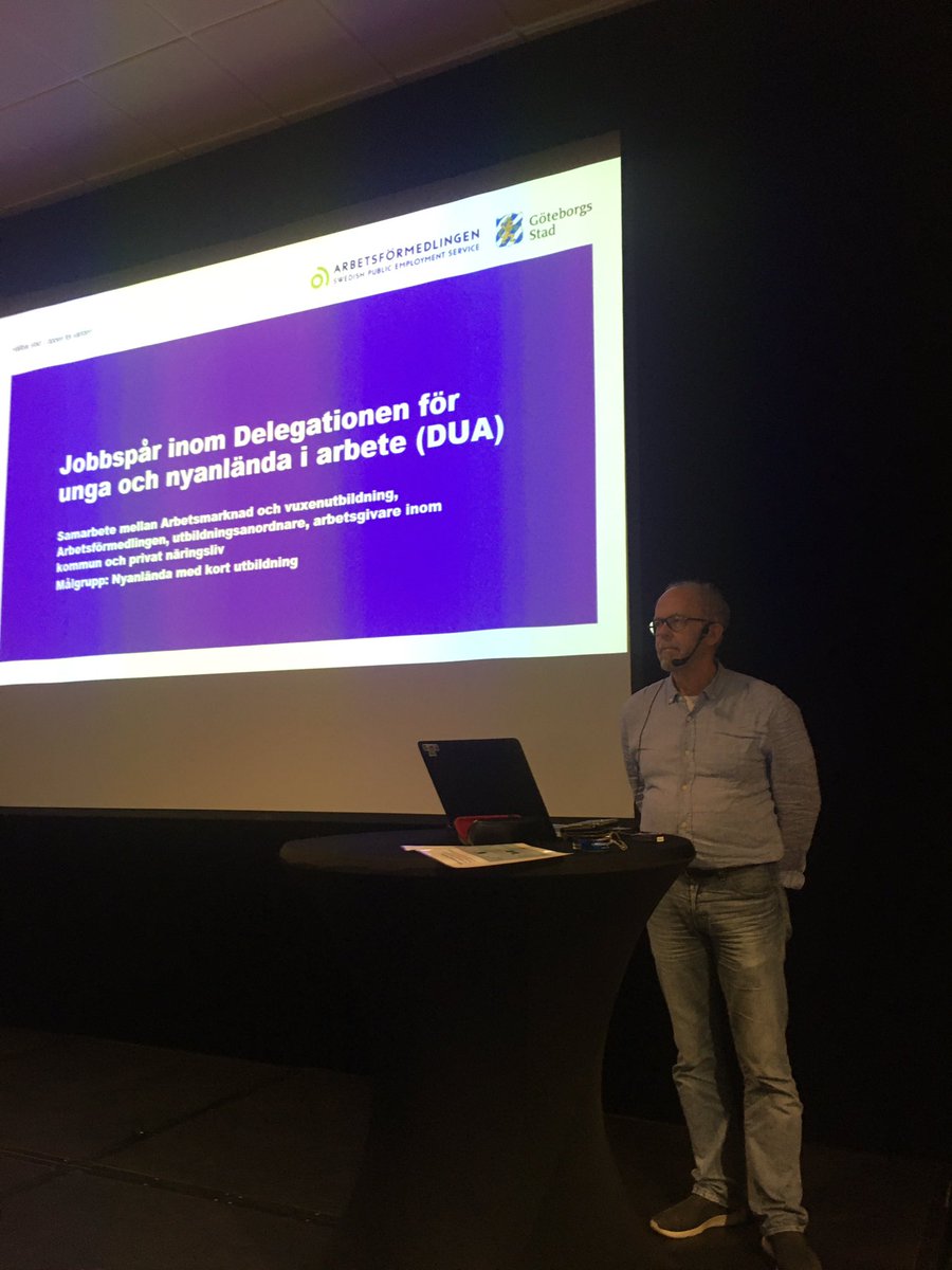 anderskornhall's tweet photo. ”The show must go on”😎😎 ännu en dag på jobbet med Ulf Wallin 😎 om att sprida budskapet om jobbspår @delegation_ung @IntegrationNR @arbetsmarkdep https://t.co/AW0ucg8UVG