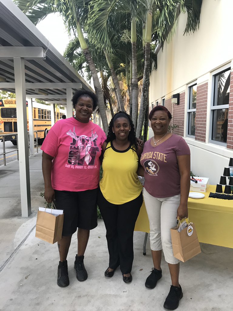 DiscoveryES's tweet photo. It’s Bus Driver Appreciation Week 2019! We love and appreciate our drivers! Thanks for all that you do for children! #BCPS #DiscoveryElementary #CityofSunrise #CityofTamarac #CityofLauderhill #BrowardSchools https://t.co/sNhfTdeYtv