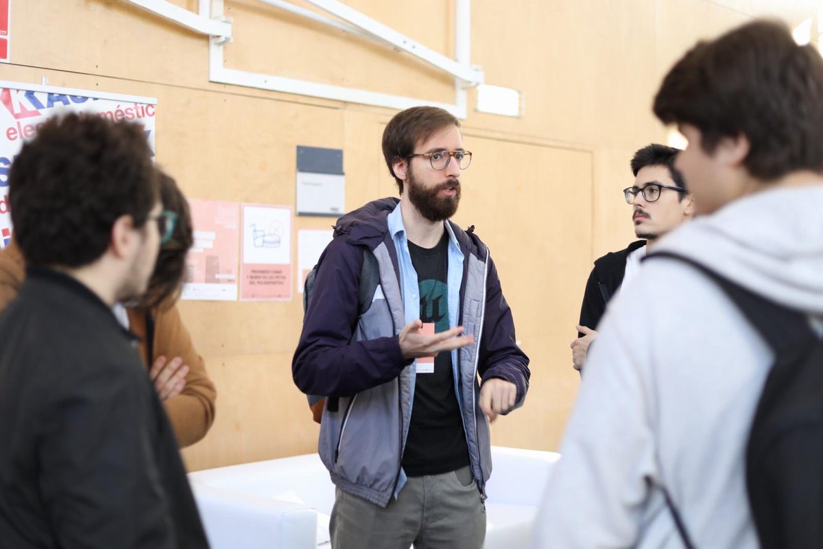 NayarSystems's tweet image. Aquí tenéis un breve resumen de la primera jornada de #HackathonCS19 💻👏🏻 #NayarSystems #maketheordinaryextraordinary #SmartCities #hacker #IoT #Internetofthings #talento #LiftIndustry #Lifts @HackathonCS