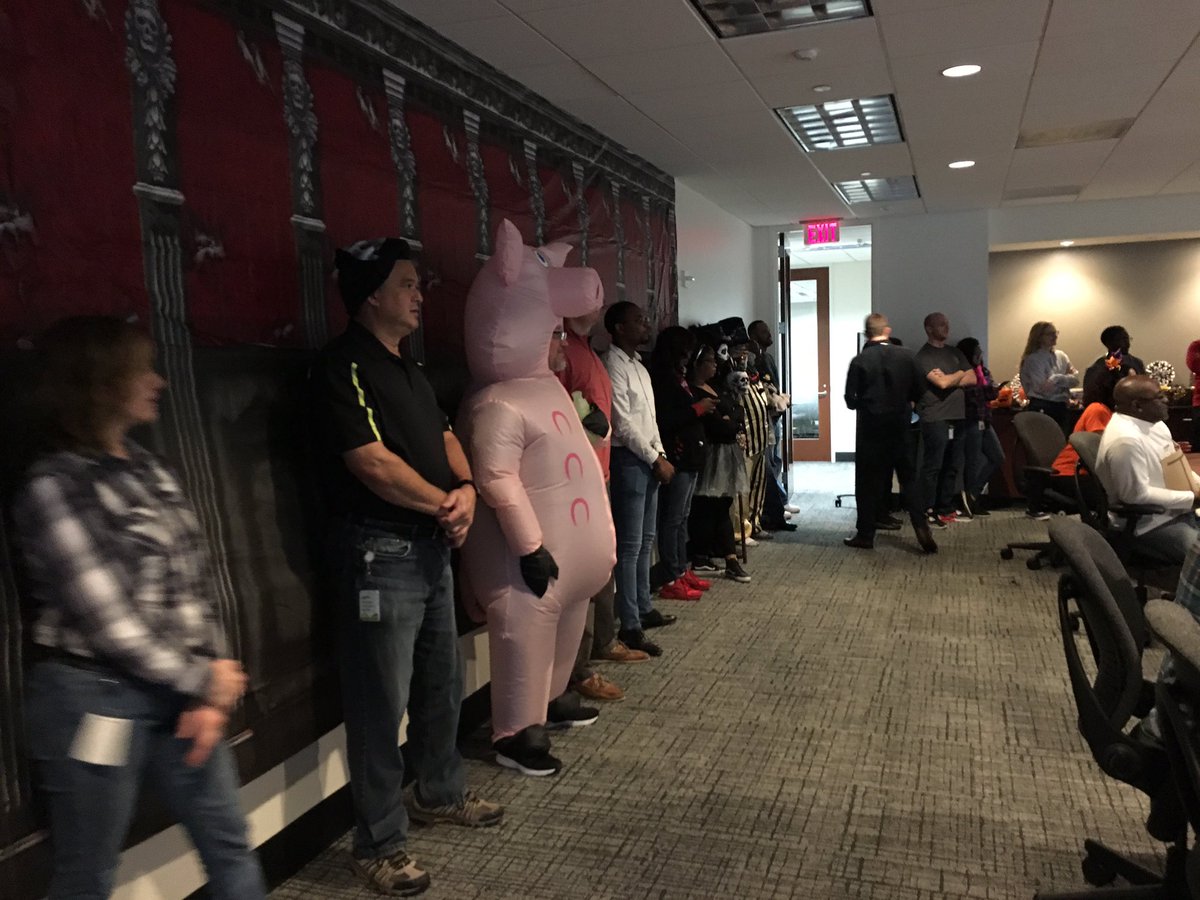 Celebrating first Friday with Cricket and AT&amp;T Prepaid at Lenox! <a href="/ssinatl/">ssinatl</a> <a href="/NovaO/">Nova Oktaviani</a> <a href="/kmkhissim/">Keri Hissim</a> Happy Halloween!