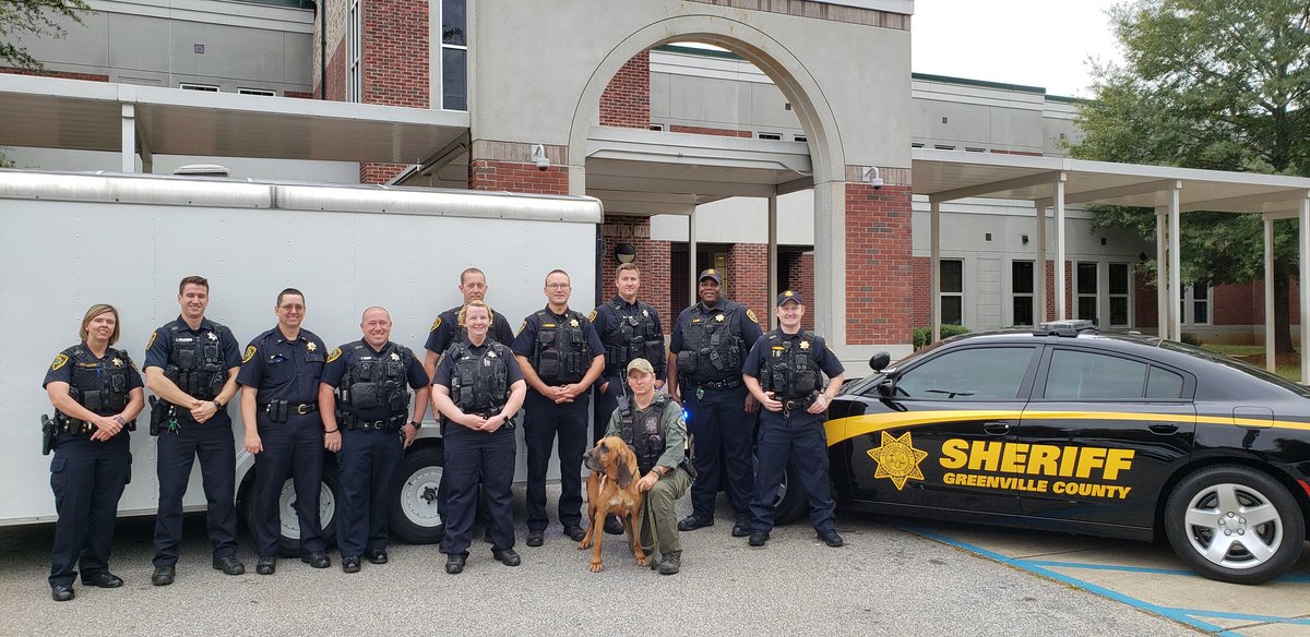 ScanSource's tweet image. Great morning with @GvlCoSheriff's Office delivering coats to elementary students at @gcschools. Thank you @FirstTeamSC1 and @SourceLink for the partnership and support! @SueClevelandES