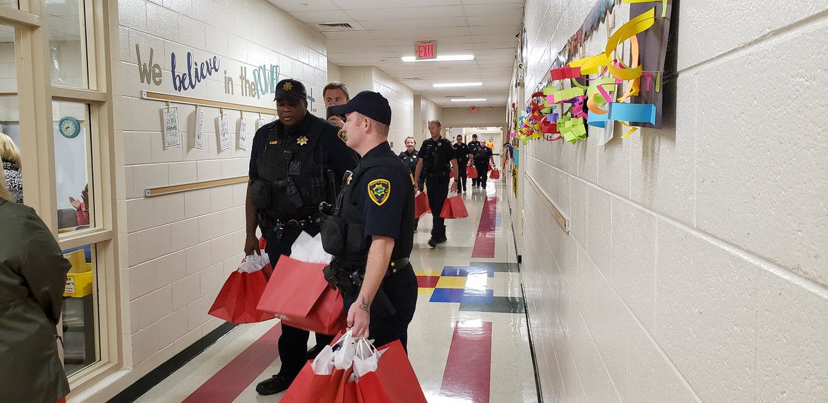 ScanSource's tweet image. Great morning with @GvlCoSheriff's Office delivering coats to elementary students at @gcschools. Thank you @FirstTeamSC1 and @SourceLink for the partnership and support! @SueClevelandES
