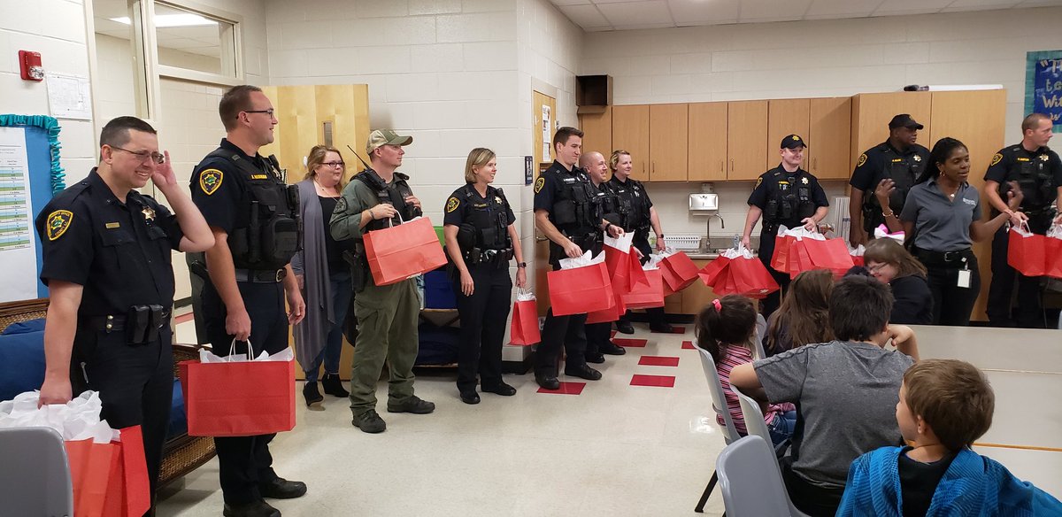 ScanSource's tweet image. Great morning with @GvlCoSheriff's Office delivering coats to elementary students at @gcschools. Thank you @FirstTeamSC1 and @SourceLink for the partnership and support! @SueClevelandES