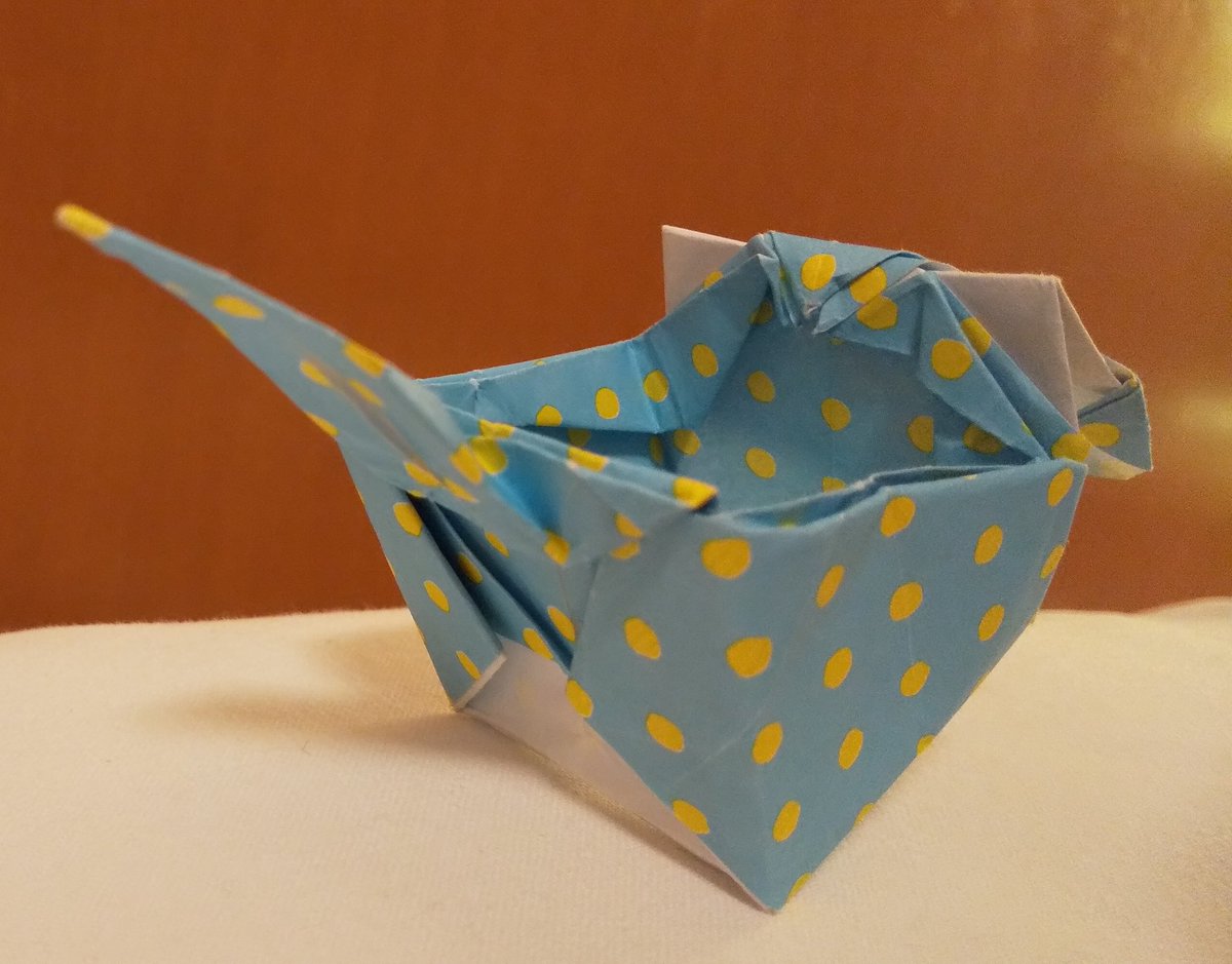にゃん11 Na Twitterze バスの中が暇すぎてついに創作に手を出してしまった 笑 1からの創作ですよ ねこちゃんの箱です たたんで保管できます 笑 折り方を忘れないように とメモしたけど画力が 笑 みなさんも作ってみてください 折り紙 一ミリでもいい にゃん11 Na Twitterze バスの中が暇すぎてついに創作に手を出してしまった 笑 1からの創作ですよ ねこちゃんの箱です たたんで保管できます 笑 折り方を忘れないように とメモしたけど画力が 笑 みなさんも作ってみてください 折り紙 一ミリでもいい