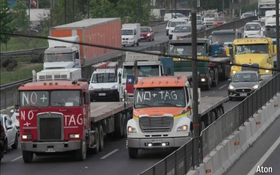 PublimetroChile's tweet photo. "Camiones de 50 millones de pesos con letreros #NoMasTag": las palabras de Matías Walker que desataron la indignación en las redes sociales 
 https://t.co/ZnawifJQhf https://t.co/rE2OSYgyTy