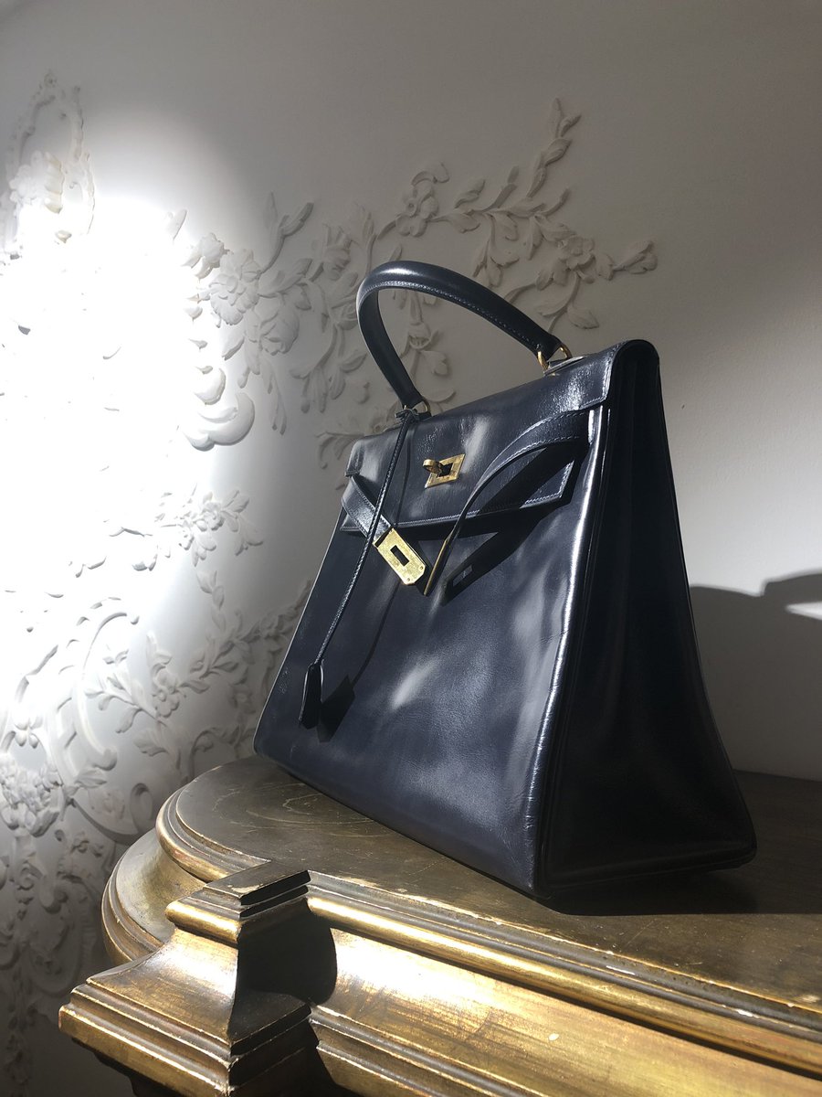 VINTAGEPARISFR's tweet photo. ✨Hermes Kelly blue pétrole 0公分柏金包附金色金属配件 #hermesbag #weekenderbag #birkinbag #hermesvintage #fashionweek #帽子 #ファッション #スタイリスト #衣装 #时尚 #设计师 #paris #pursebop #boptalk #hermesworld #hermescollector #hermeslover #kelly #kellybag #时尚  #巴黎 #购物 https://t.co/1fcyyzkSYk